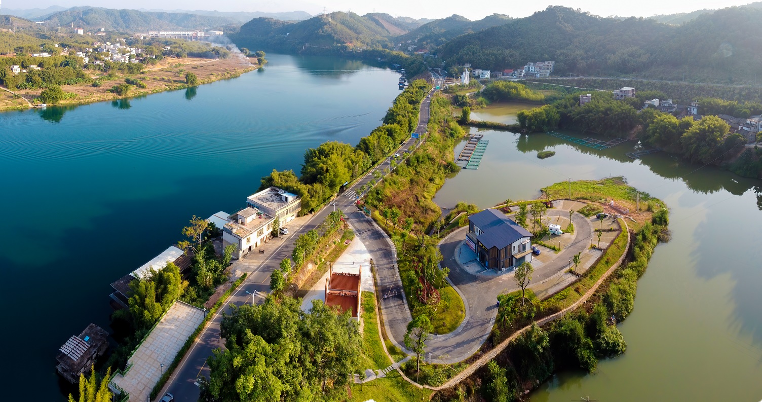 陈鹏光《扶来村房车营地》